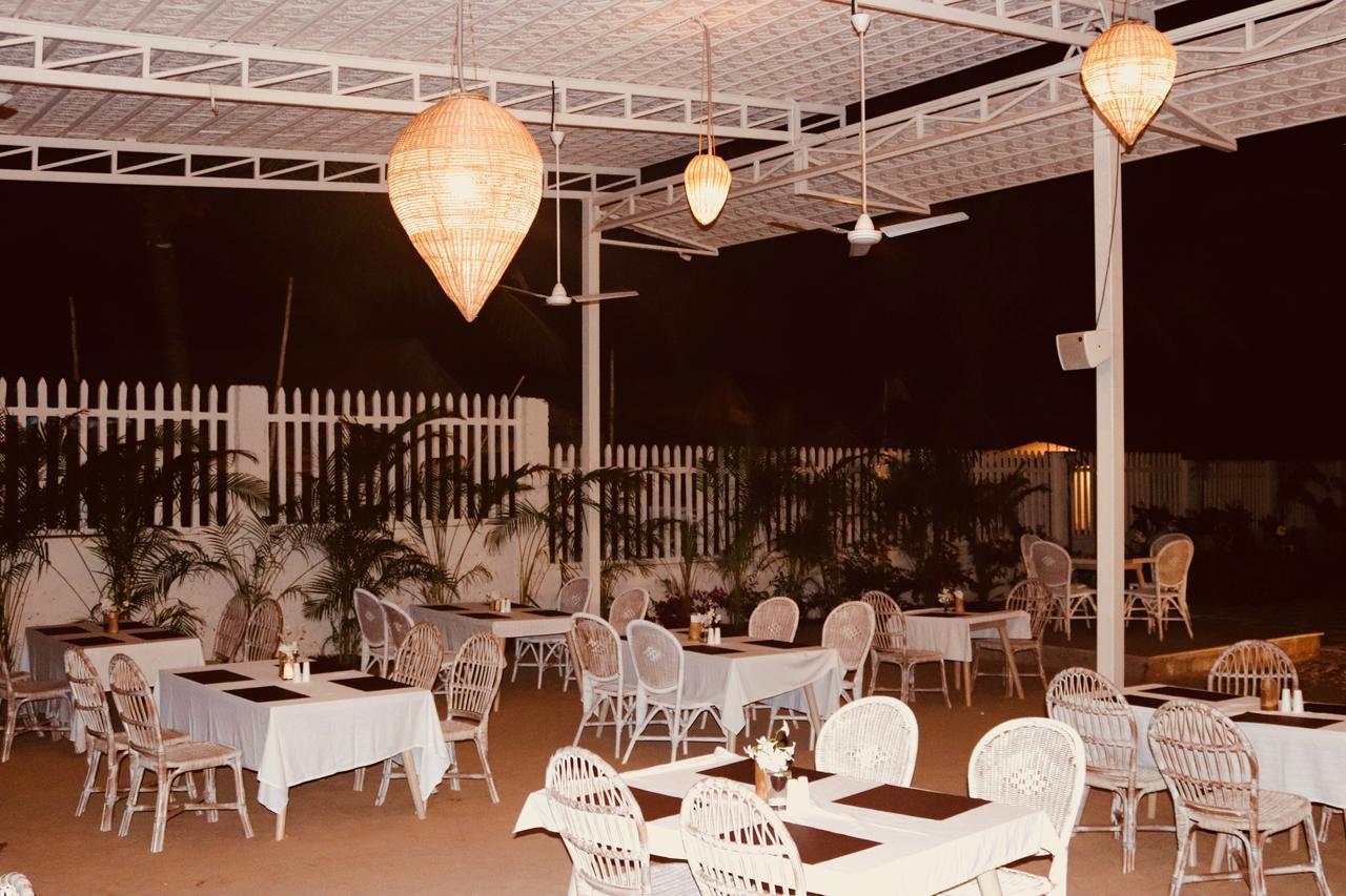 The White Resort Agonda Exterior photo
